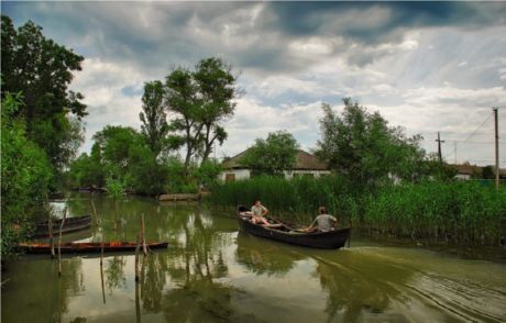 พักผ่อนในฤดูใบไม้ผลิใน Vilkovo